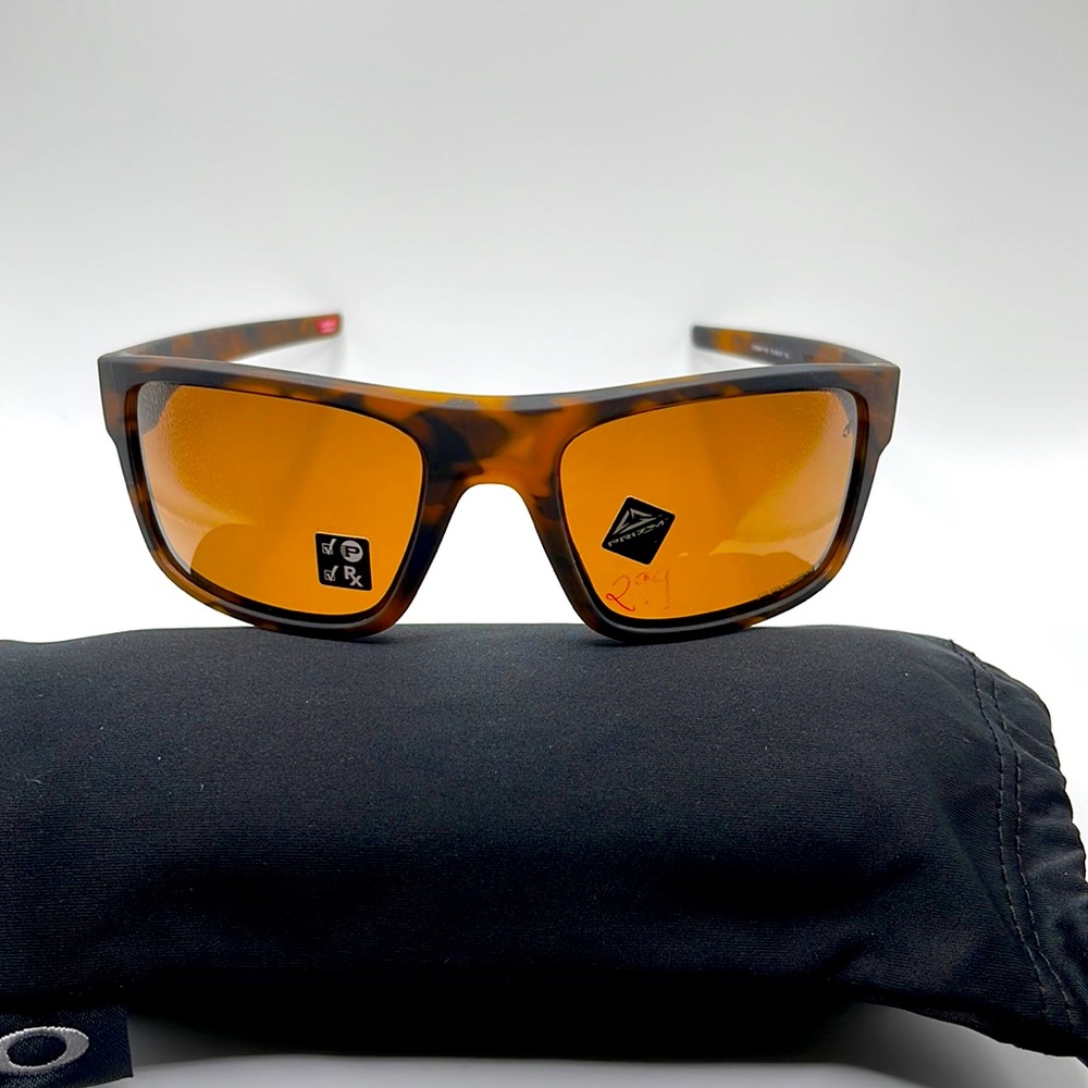 NWOT. Unisex Oakley Drop Point sunglasses. Matte tortoiseshell frames with Prizm